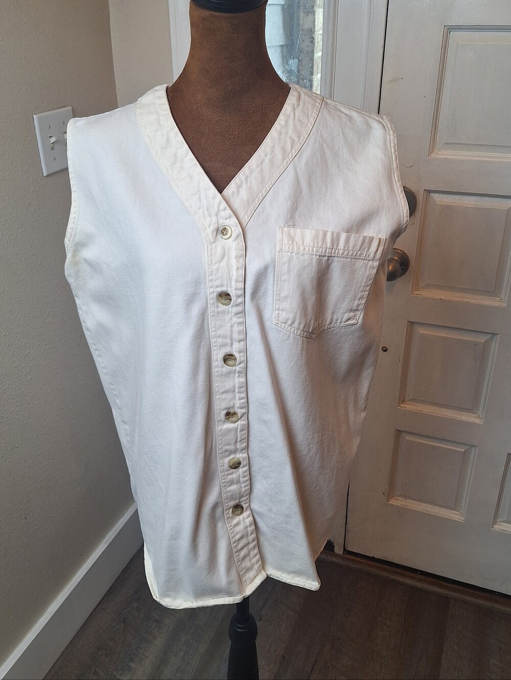 Vintage CHIC Cream Denim Sleeveless Top Made In USA, Sz L